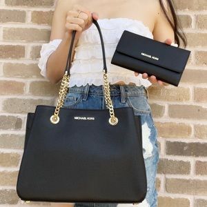 SALE‼️ Michael Kors tote &Wallet SET